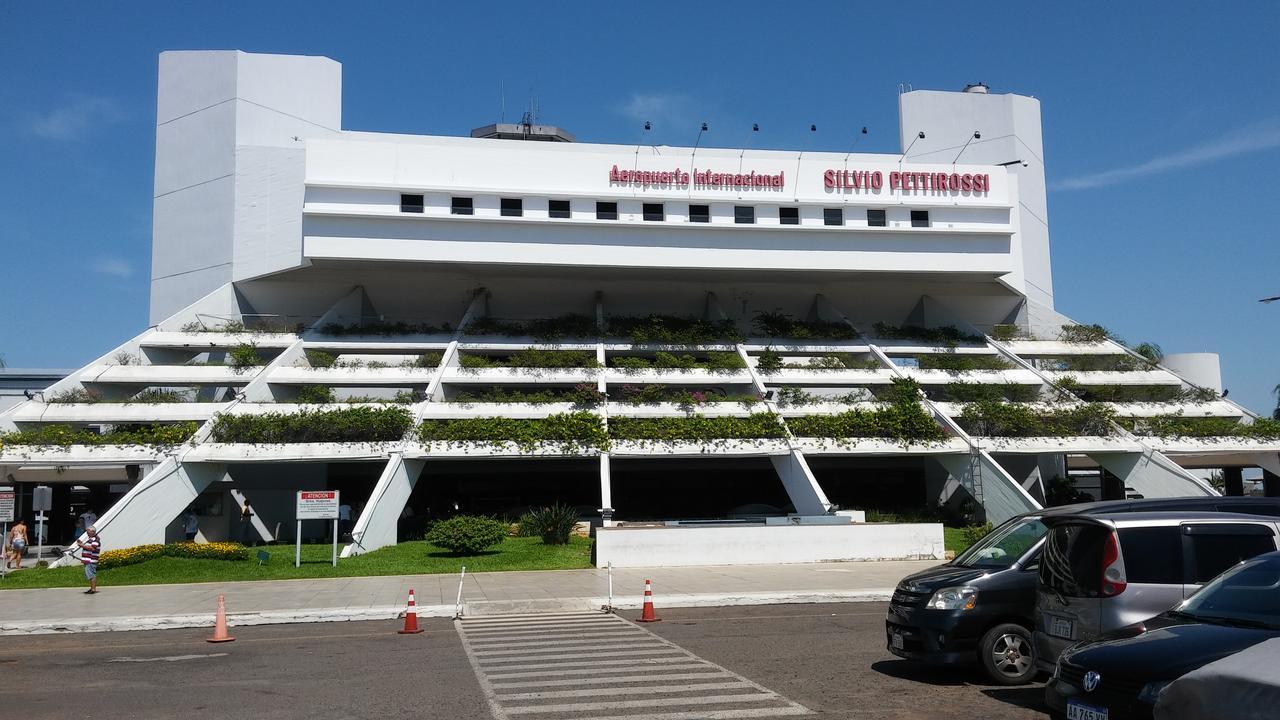Remember Py Hotel Luque Exterior photo